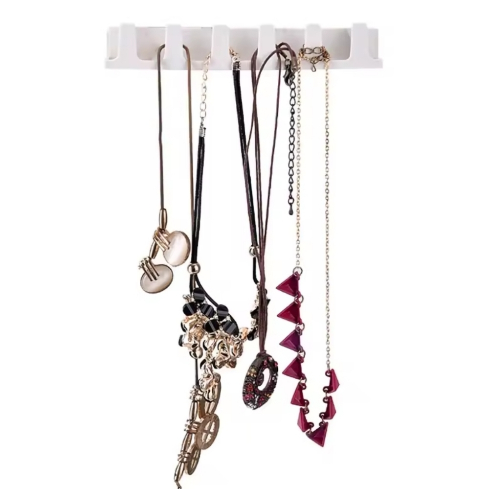 Wall mount necklace holder punch free